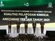 Jaksa Agung RI Memberikan Penghargaan Kepada Lima Kejaksaan Tinggi